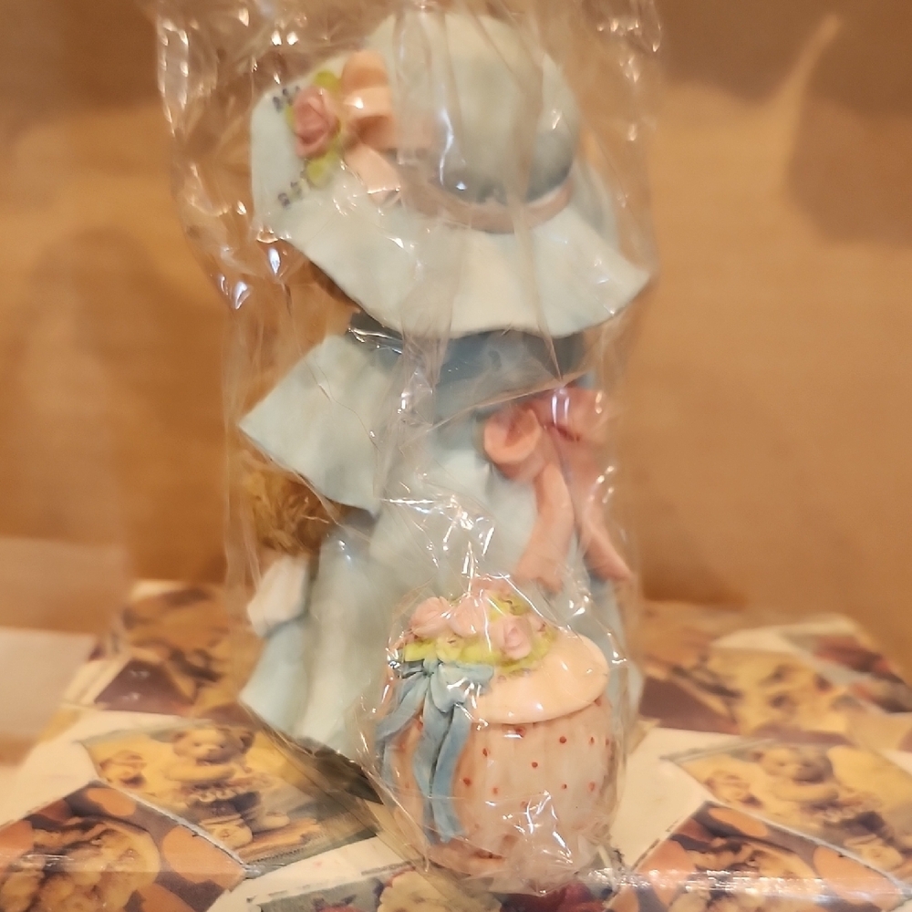 Cherished Teddies Figurine with Floral Hats - Picture 7 of 8